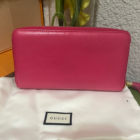 Gucci Pink Pebbled Leather Wallet with Embossed Logo - Picture 11 of 11